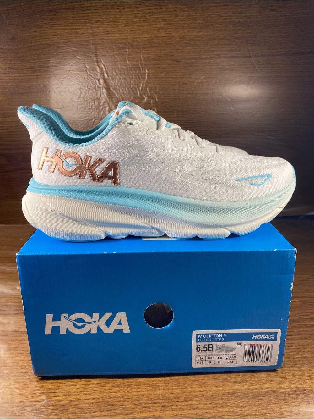 Hoka Clifton 9 women’s shoe size 6.5